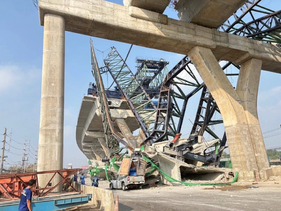 พระราม 2 เครนก่อสร้างทางยกระดับถล่ม เร่งดำเนินการตรวจสอบ