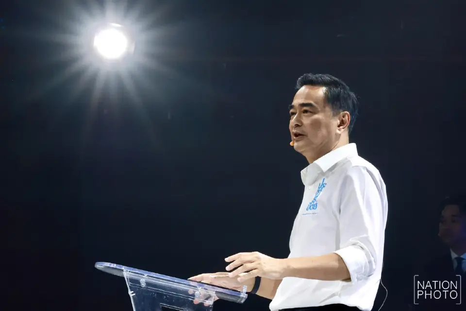 นายอภิสิทธิ์ เวชชาชีวะ 