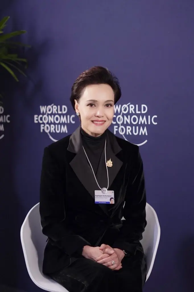 นางศุภจี สุธรรมพันธุ์ รัฐมนตรีว่าการกระทรวงพาณิชย์