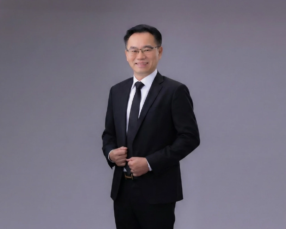 นายพิชิต มิทราวงศ์ กรรมการผู้จัดการ SME D Bank 