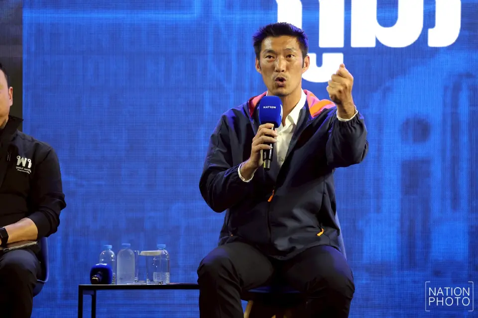 นายธนาธร จึงรุ่งเรืองกิจ พรรคประชาชน