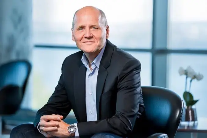 นายซิกเว่ เบรกเก้  Group CEO ประธานคณะผู้บริหารกลุ่ม บมจ. ทรู คอร์ปอเรชั่น 