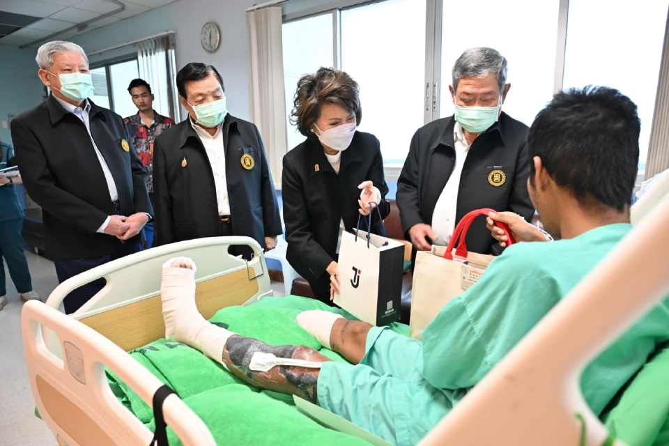 "ป่อเต็กตึ๊ง"มอบเงินปลอบขวัญ 35 ทหารบาดเจ็บเหตุปะทะไทย–กัมพูชา