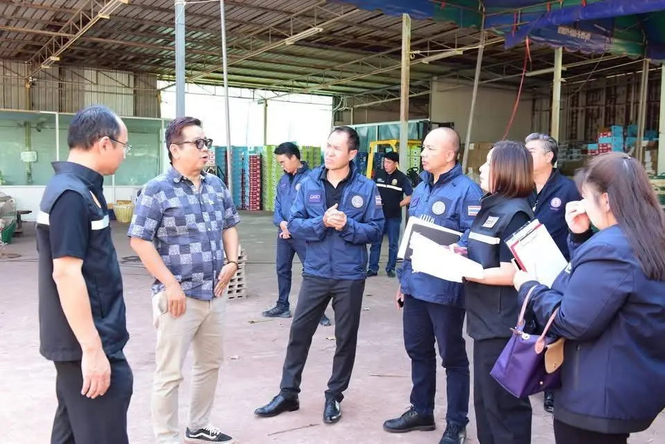 พาณิชย์ ลุยปราบนอมินี ตรวจล้งมะพร้าว จ.ราชบุรี เจอผิดกฎหมาย 2 ราย