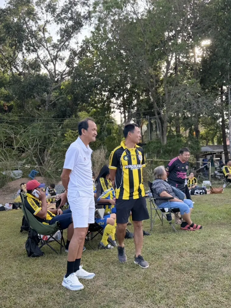 'พราหมณ์ มุกดาสนิท' ชูสโลแกน 'มิสเตอร์ฟุตบอล'  หาเสียงเลือกตั้ง ขอโอกาสชาวจันทบุรี