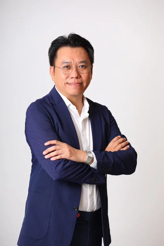 รศ. ดร.อรรถสิทธิ์ พานแก้ว อาจารย์ประจำคณะรัฐศาสตร์ มหาวิทยาลัยธรรมศาสตร์ (มธ.) 