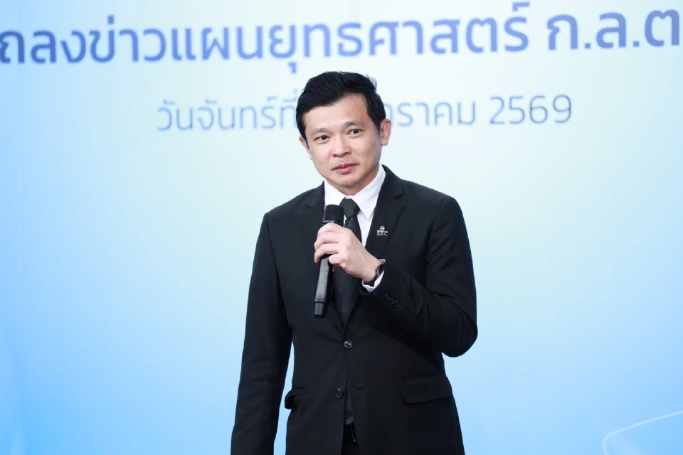 นายเอนก อยู่ยืน รองเลขาธิการ ก.ล.ต. 