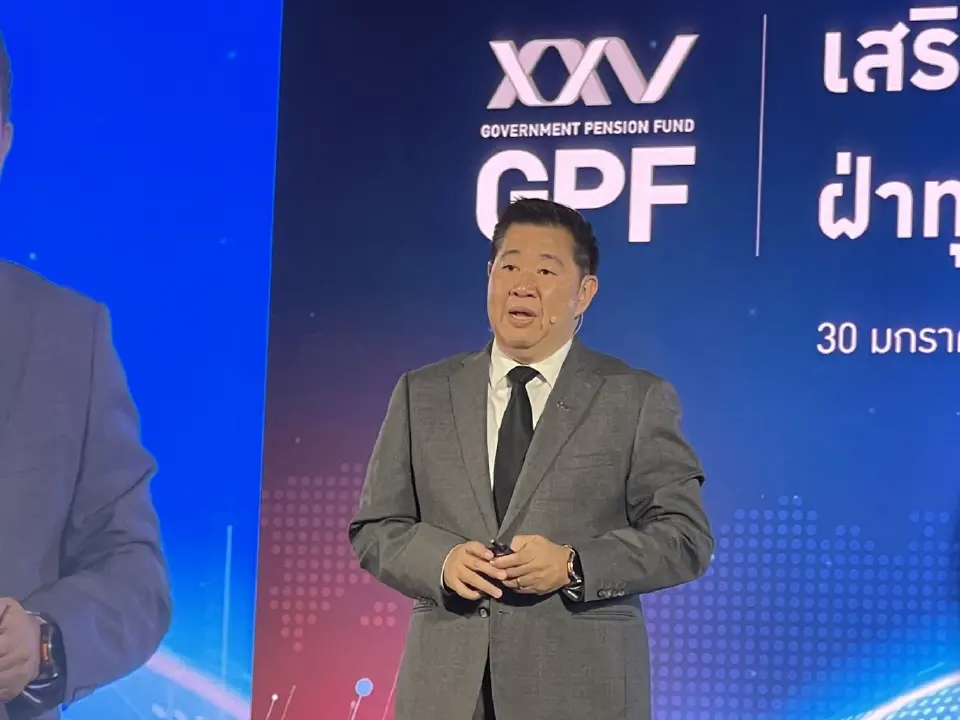 นายทรงพล ชีวะปัญญาโรจน์ เลขาธิการกองทุนบำเหน็จบำนาญข้าราชการ (กบข.)