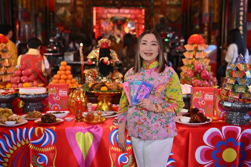 นางสาววรลักษณ์ ตุลาภรณ์ 