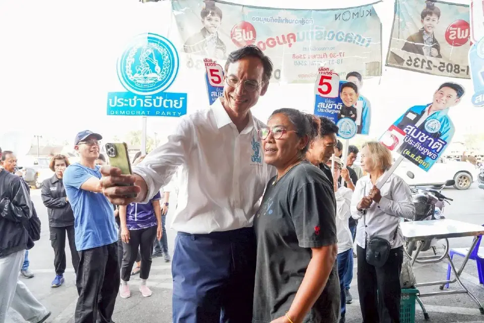 สุราษฎร์เขต 4 เดือด ตลาดพุนพินแตก คนใต้เทใจ ปชป. กระหึ่ม 527 เลขเด็ด