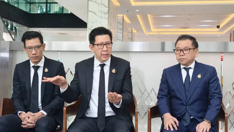 นายเอกนิติ นิติทัณฑ์ประภาศ รองนายกรัฐมนตรี และรัฐมนตรีว่าการกระทรวงการคลัง