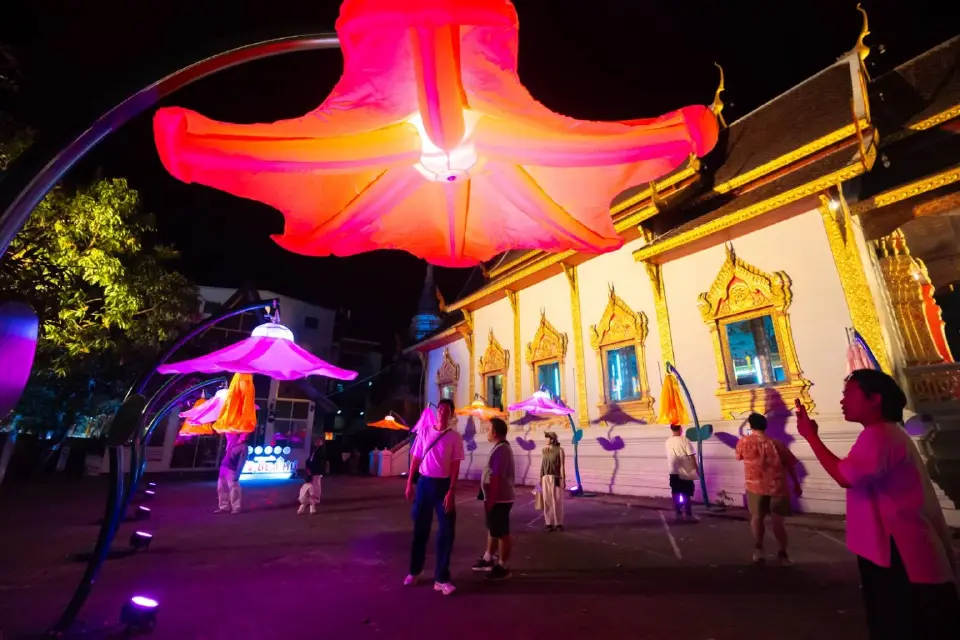 เที่ยว เชียงใหม่ Night Market เนรมิตแสงสี ถนนคนเดินสันกำแพง ท่าแพ สุดตระการตา