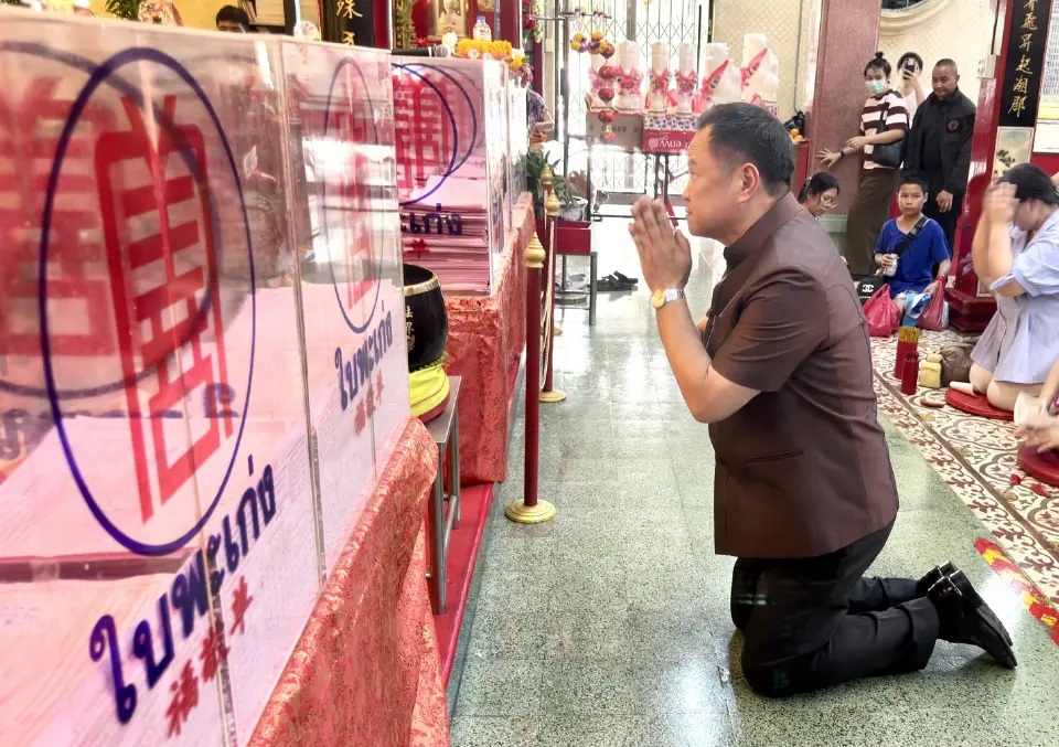 “อนุทิน”สักการะหลวงปู่ไต้ฮง รับตรุษจีน 2569 เสริมสิริมงคลปีมะเมีย