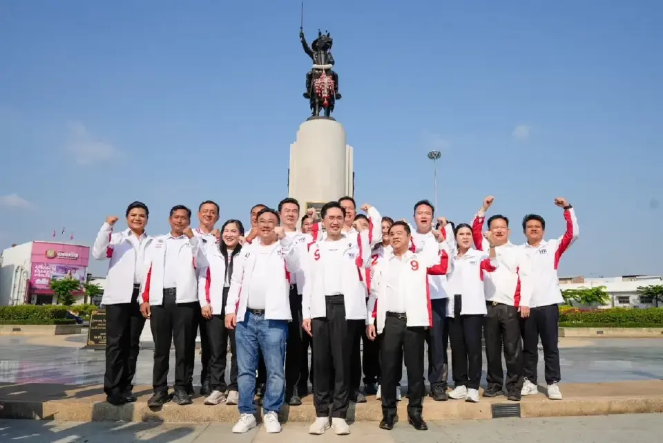 “ดร.เชน”นำทัพเพื่อไทยลุยฝั่งธนฯ ปลุกพลังคนกรุง ดันรถไฟฟ้า 20 บาทตลอดสาย