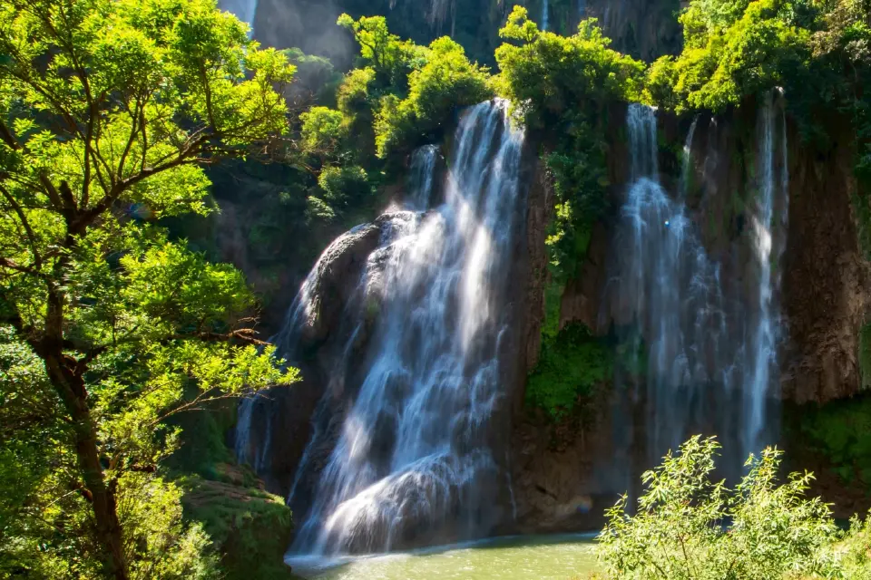 "น้ำตกทีลอซู"  จังหวัดตาก