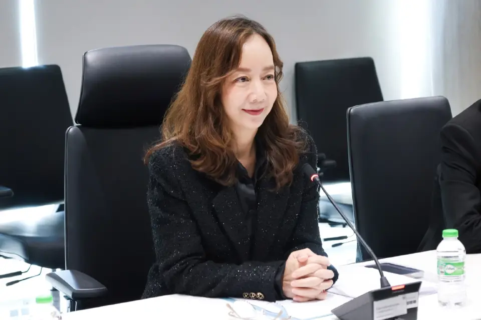 นางจินดารัตน์ วิริยะทวีกุล ผู้อำนวยการสำนักงานบริหารหนี้สาธารณะ (สบน.)