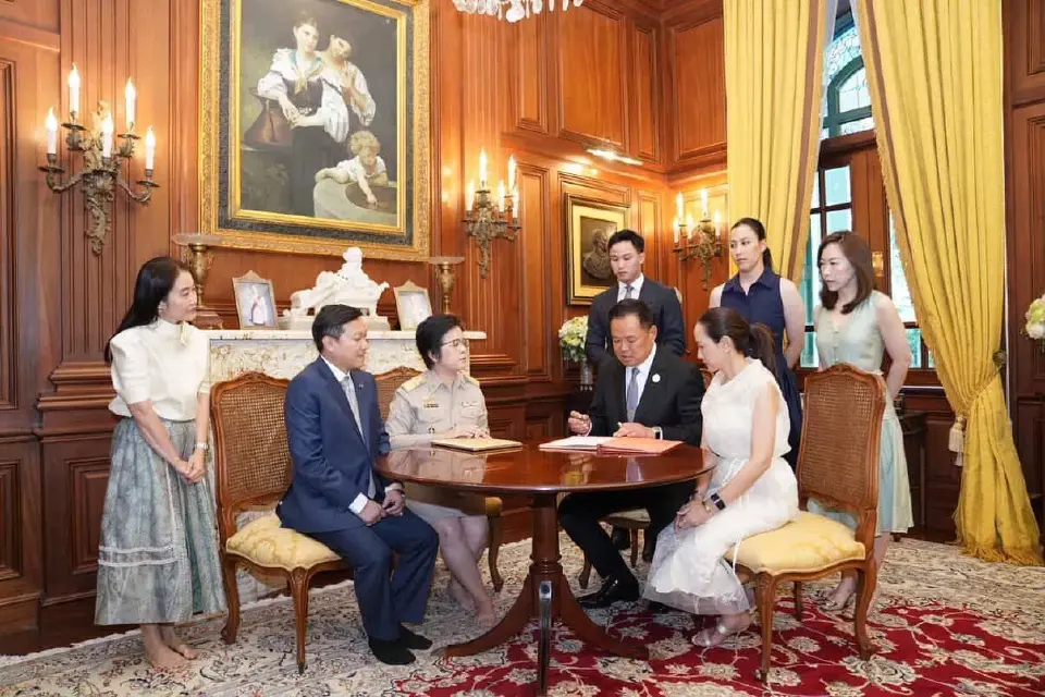 นายกฯ“อนุทิน” ควงภริยา “จ๋า ธนนนท์” จดทะเบียนสมรส รับวาเลนไทน์