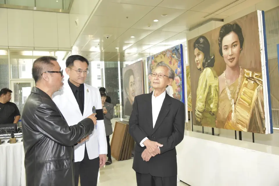 รพ.ศิริราชเปิดนิทรรศการศิลปะรำลึกพระพันปีหลวง ระดมทุนช่วยผู้ป่วยมะเร็ง