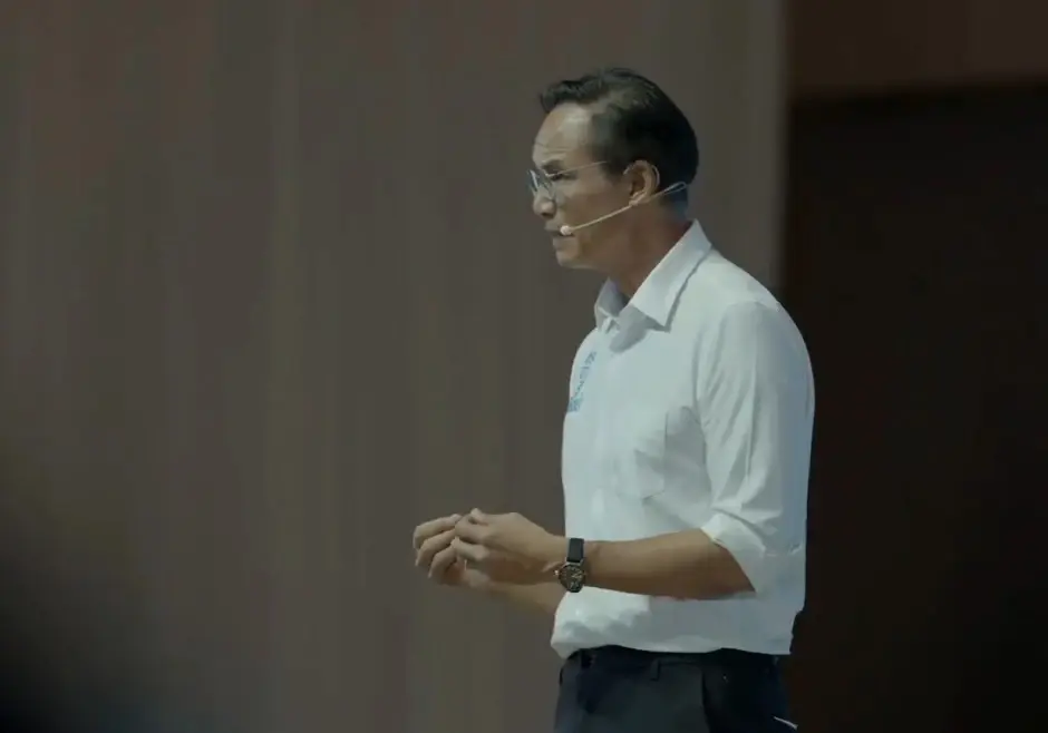 นายกรณ์ จาติกวณิช 