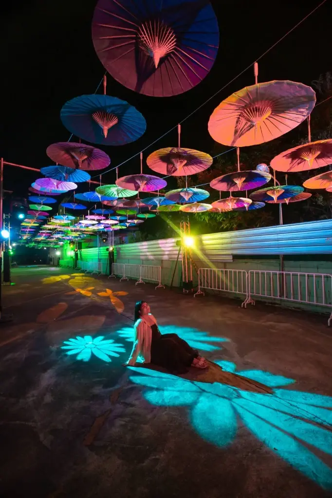 เที่ยว เชียงใหม่ Night Market เนรมิตแสงสี ถนนคนเดินสันกำแพง ท่าแพ สุดตระการตา