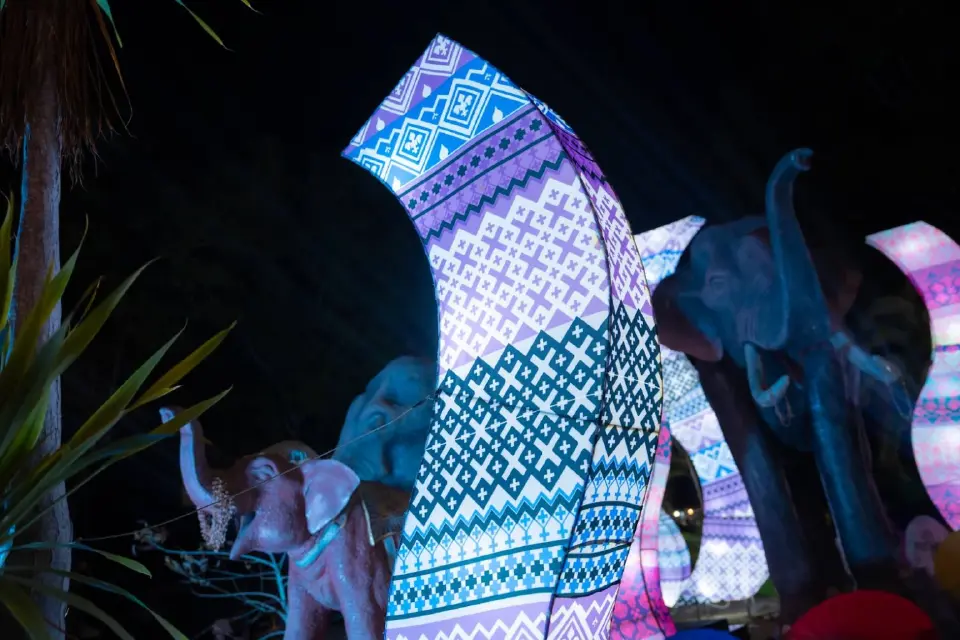 เที่ยว เชียงใหม่ Night Market เนรมิตแสงสี ถนนคนเดินสันกำแพง ท่าแพ สุดตระการตา