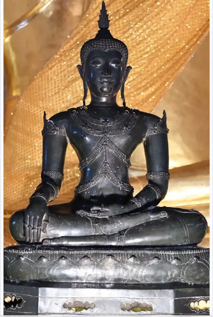 พระแก้วขาว กับคดีลักพระคืนเมือง 