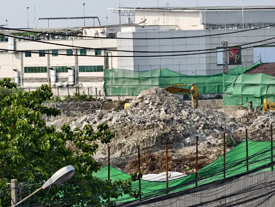ที่ดินอดีตห้างบิ๊กคิงส์ รื้อถอนพร้อมปรับหน้าดิน