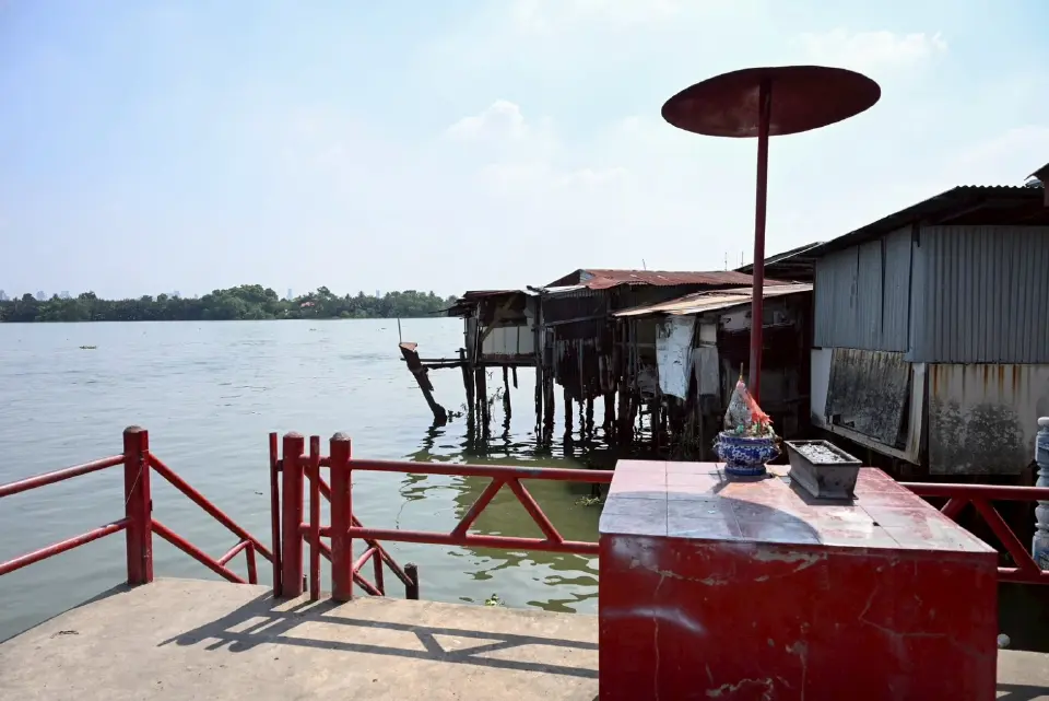 ผู้ว่ากทม.ชัชชาติ ลุยปิดจุดฟันหลอริมแม่น้ำเจ้าพระยา เดินหน้าสร้างเขื่อนถาวรป้องกันน้ำทะเลหนุน -น้ำท่วมชุมชนโรงสี