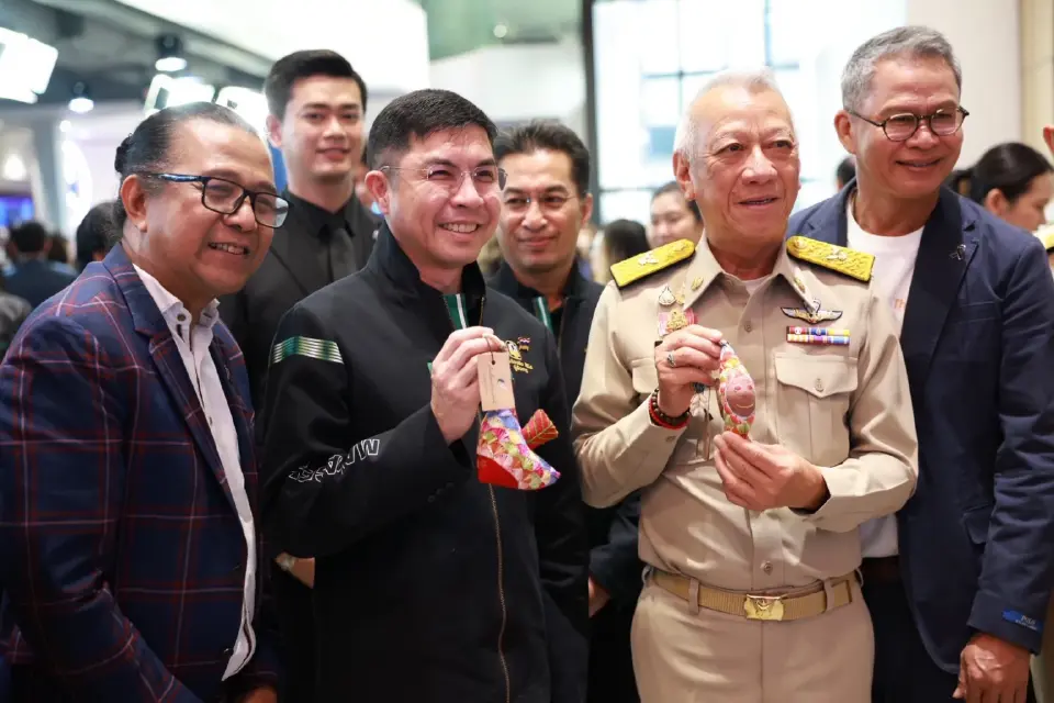 ธ.ก.ส. ปลื้ม พวงกุญแจผ้าหมักโคลน เป็นของที่ระลึกงานใหญ่ 46 ปี ฐานเศรษฐกิจ