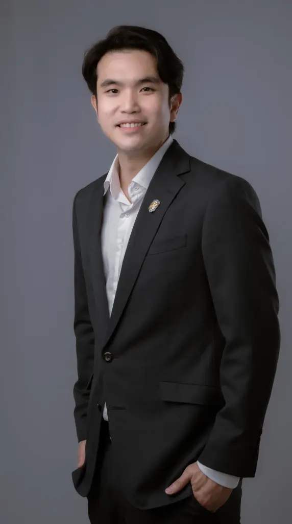 นายวรันธร แดงใหญ่ 