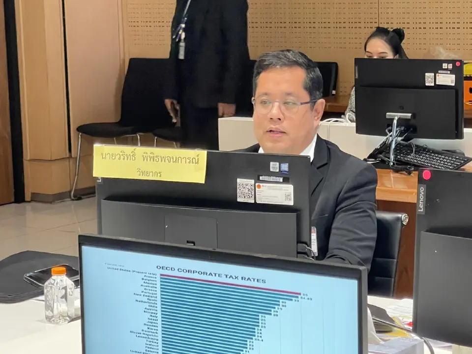 นายวริทธิ์ พิพิธพจนการณ์ อนุกรรมาธิการและเลขานุการคณะอนุกรรมาธิการด้านการคลัง