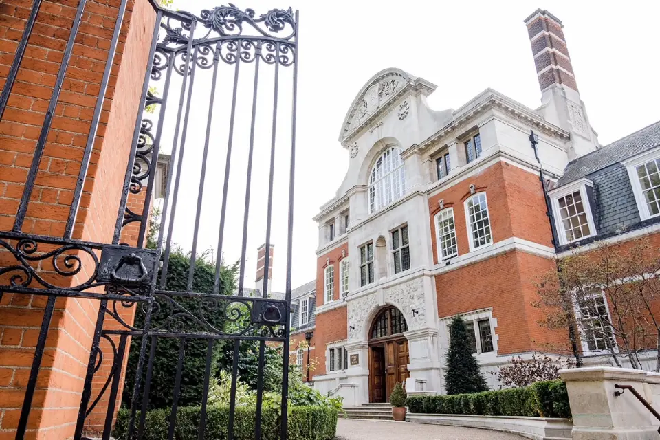 คันทรี่ กรุ๊ป ทุ่ม 6 พันล้าน ดึงเบอร์ 1 สถานศึกษาจากอังกฤษ เปิดโรงเรียนนานาชาติ SPGS ในไทย