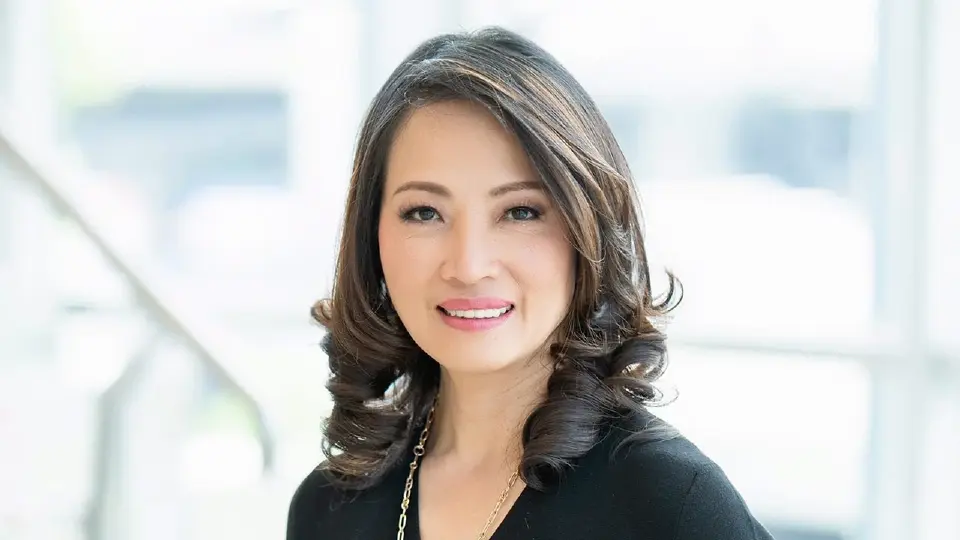 างสาวจารีพร จารุกรสกุล ประธานคณะกรรมการบริหาร บริษัท ดับบลิวเอชเอ คอร์ปอเรชั่น จำกัด (มหาชน) 