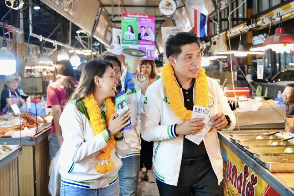 “ธนกฤต พรรคกล้าธรรม” รับฟังปัญหาหนี้-ปากท้องชาวรังสิต  ชูดูแลกลุ่มเปราะบาง