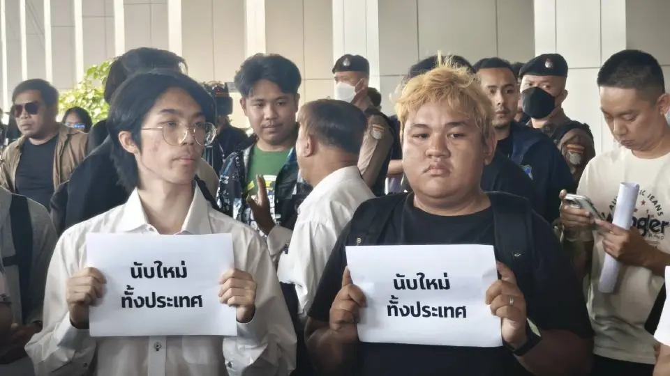 มวลชนยื่น กกต. 5 ข้อ จี้นับคะแนนเลือกตั้ง สส.ใหม่ทั้งประเทศ