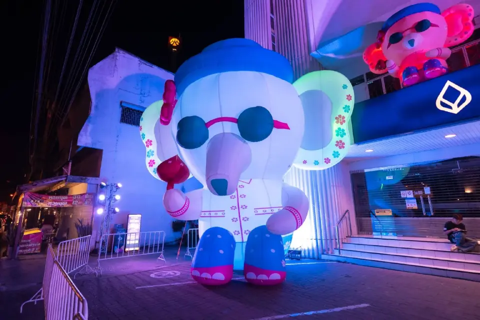 เที่ยว เชียงใหม่ Night Market เนรมิตแสงสี ถนนคนเดินสันกำแพง ท่าแพ สุดตระการตา