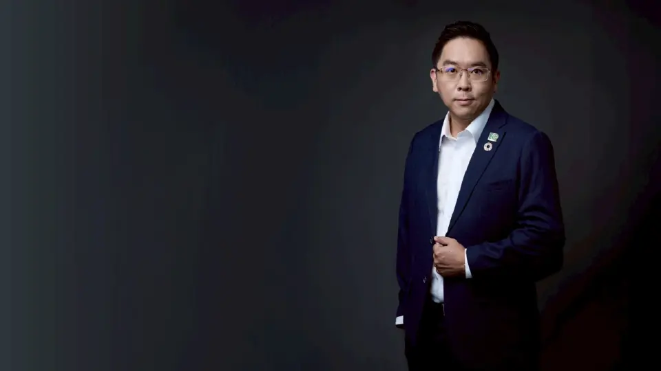 วสุ กลมเกลี้ยง ประธานเจ้าหน้าที่บริหารการเงิน  บมจ.พลังงานบริสุทธิ์ (EA))