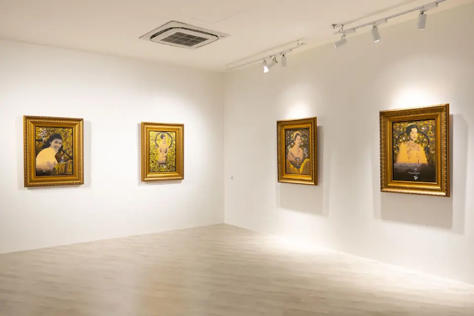 2 ศิลปินแห่งชาติ เปิดนิทรรศการเฉลิมพระเกียรติ "พระพันปีหลวง" ที่สยามพารากอน