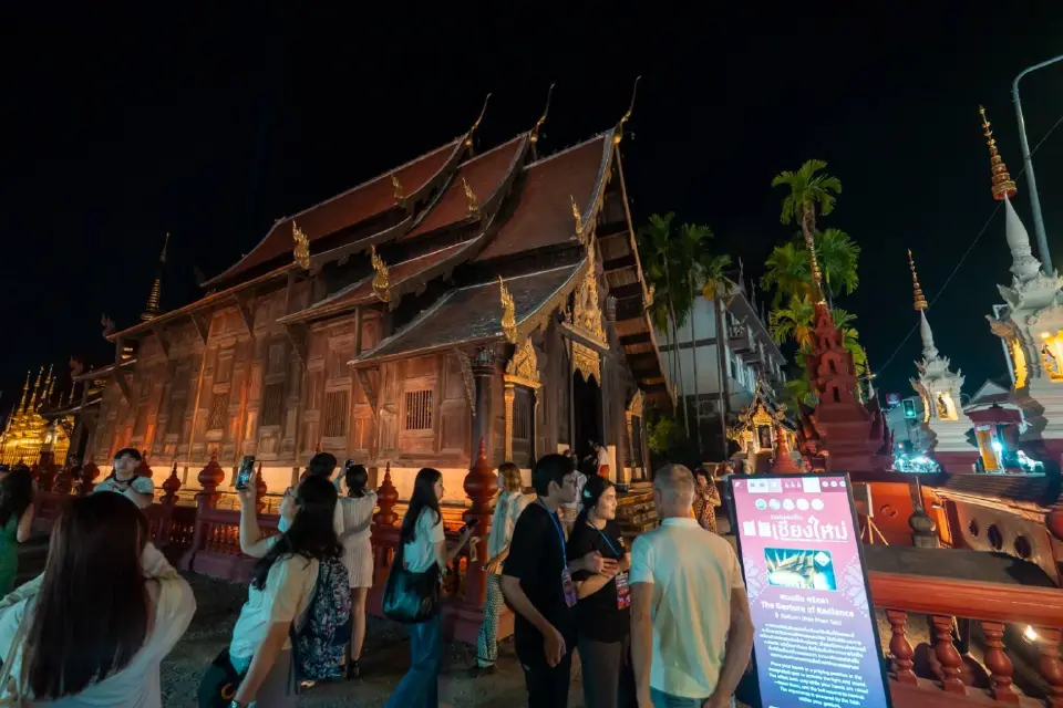 เที่ยว เชียงใหม่ Night Market เนรมิตแสงสี ถนนคนเดินสันกำแพง ท่าแพ สุดตระการตา