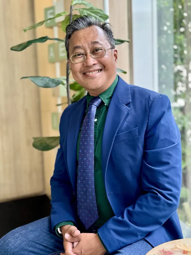  รองศาสตราจารย์ ดร.อัทธ์ พิศาลวานิช นักวิชาการอิสระ และผู้เชี่ยวชาญเศรษฐกิจระหว่างประเทศและอาเซียน