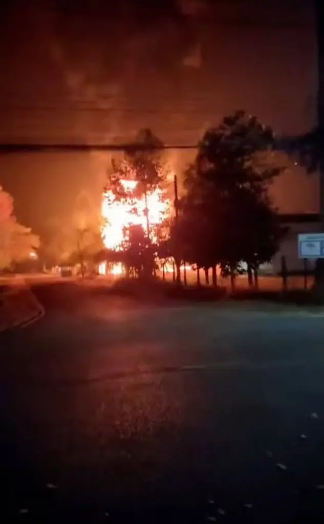 ด่วน! คลังเก็บอาวุธ ตชด.21 สุรินทร์ระเบิดสนั่น เพลิงไหม้วิกฤต สั่งเลี่ยงเส้นทาง