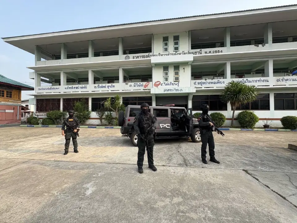 ส่ง 'ชุดหนุมาน' ล่าคนร้าย สพฐ. สั่งปิด 20 ร.ร.ปทุมฯ ขณะที่นนทบุรีปิดแล้ว 23 ร.ร.