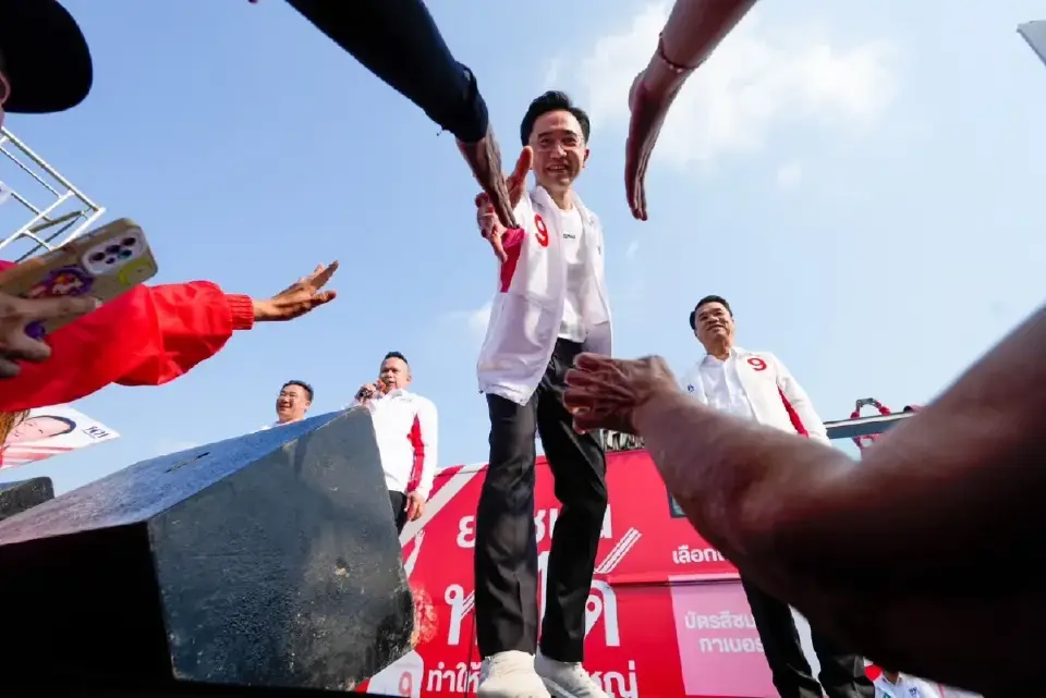 “ดร.เชน”นำทัพเพื่อไทยลุยฝั่งธนฯ ปลุกพลังคนกรุง ดันรถไฟฟ้า 20 บาทตลอดสาย