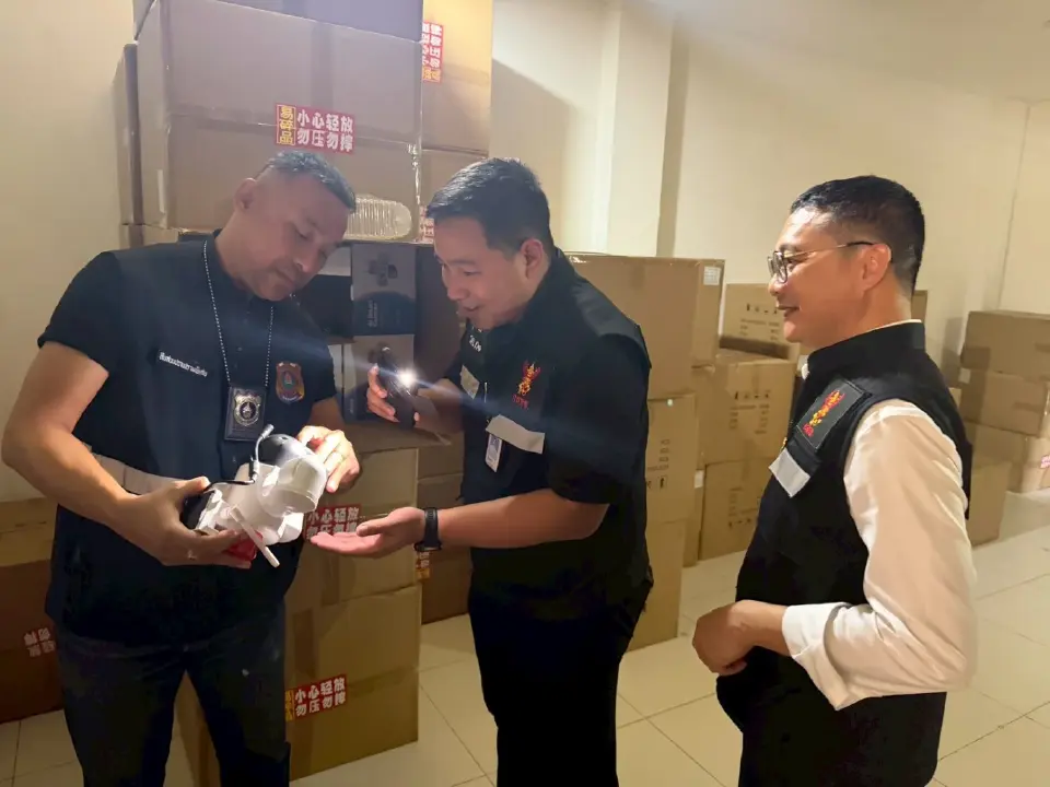 กสทช. ทลายคลังกล้องวงจรปิดเถื่อนกลางกรุง! ยึดของกลางหมื่นชุด มูลค่า 10.5 ล้าน