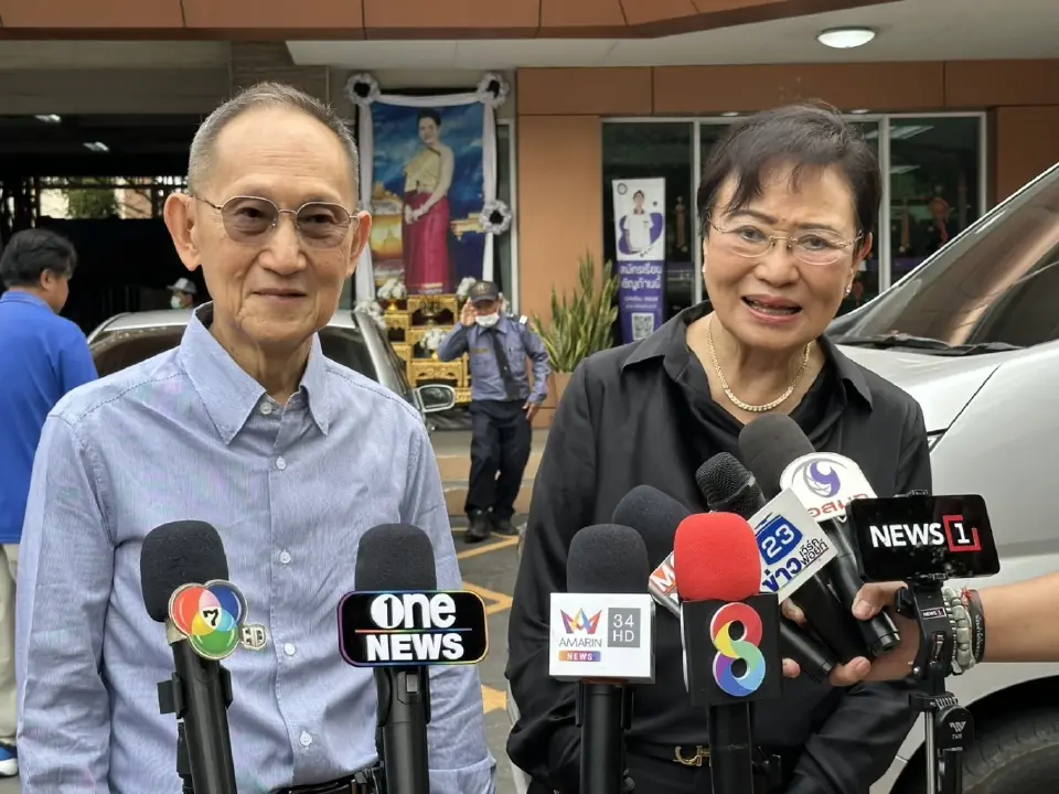 “ดร.เอ้-คุณหญิงกัลยา” นำครอบครัวเข้าคูหาเลือกตั้ง-ประชามติ ชวนคนไทยใช้สิทธิ์เยอะๆ