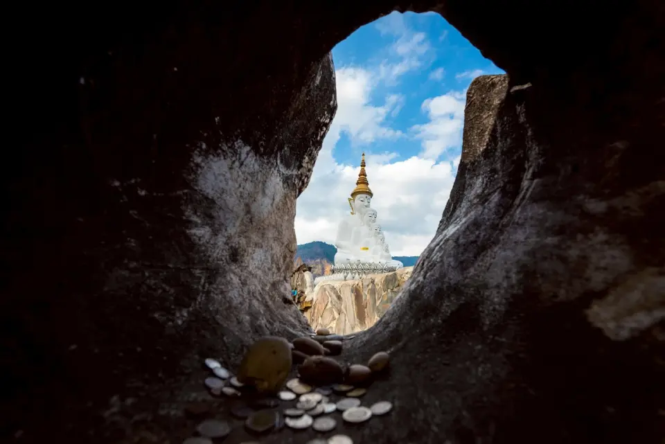 "วัดพระธาตุผาซ่อนแก้ว" จังหวัดเพชรบูรณ์