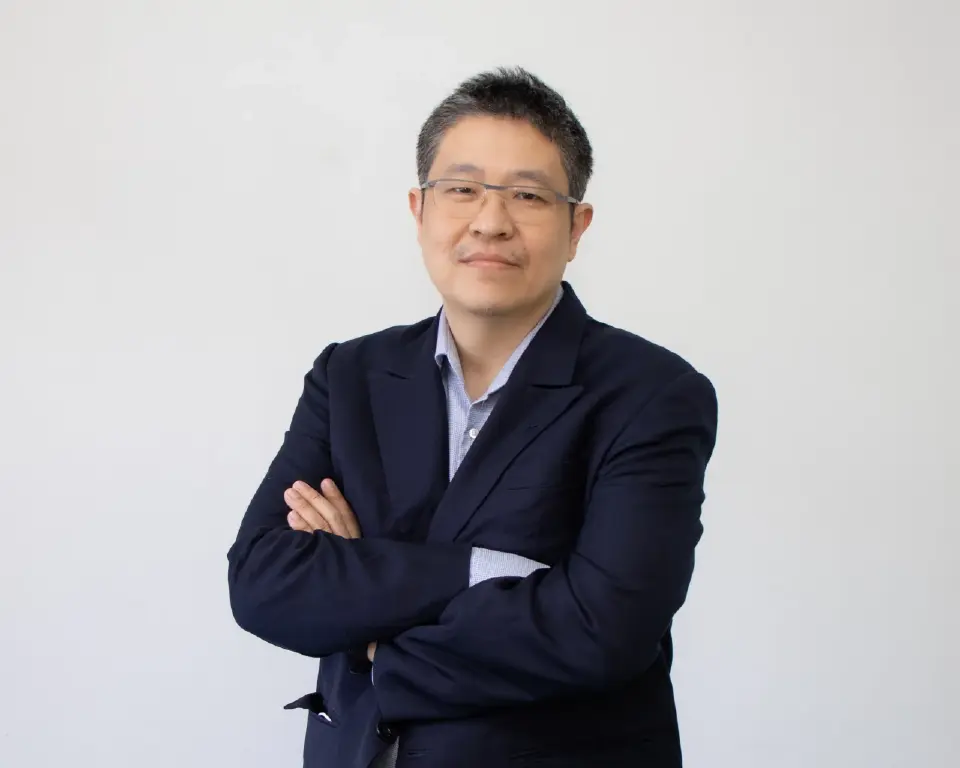 ศ. ดร.อาชนัน เกาะไพบูลย์ อาจารย์ประจำคณะเศรษฐศาสตร์ มหาวิทยาลัยธรรมศาสตร์ (มธ.)