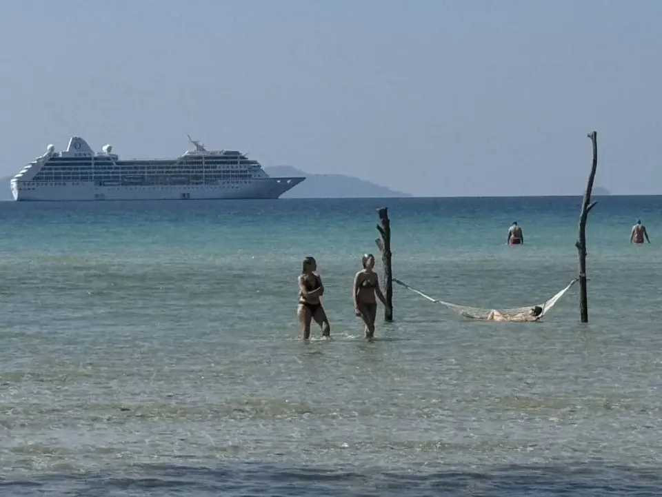 กองทัพเรือ ย้ำพื้นที่ทะเลตะวันออกมั่นคง เรือสำราญแห่เทียบท่าเกาะกูด