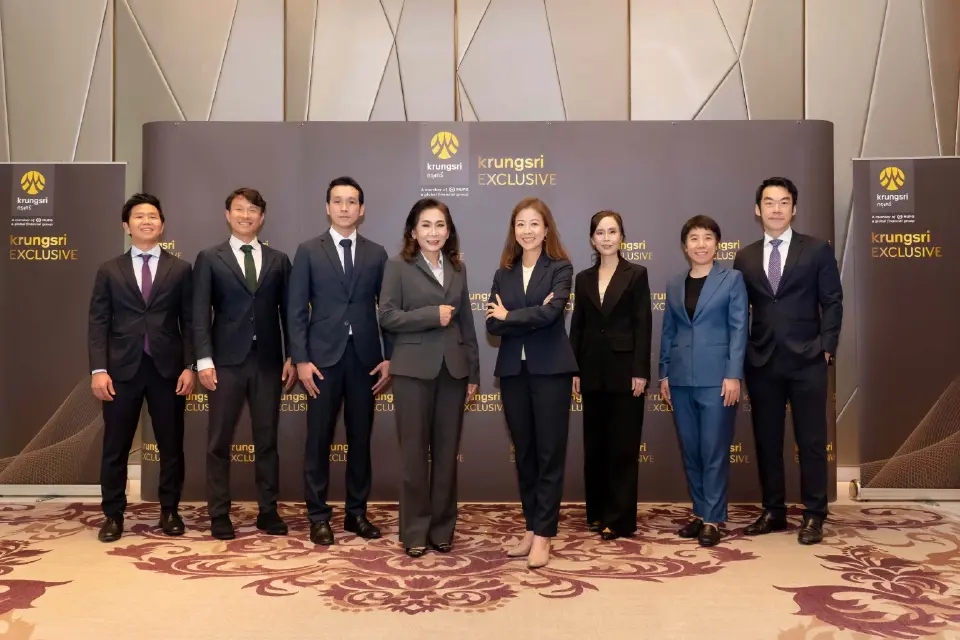 กรุงศรี เอ็กซ์คลูซีฟ นำโดย นางสาวพัสสนีย์ อุดมพาณิชย์, CFP (ที่ 4 จากขวา) ผู้บริหารสายงานเวลธ์แมเนจเมนท์ ธนาคารกรุงศรีอยุธยา จำกัด (มหาชน)  จัดสัมมนา Krungsri Exclusive Investment Outlook 2026: Building Resilient Portfolios in Volatile World                                                                     อัปเดตมุมมองเรษฐกิจและเทรนด์การลงทุนปี 2569 ณ โรงแรมสยามเคมปินสกี้ กรุงเทพฯ เมื่อเร็วๆ นี้