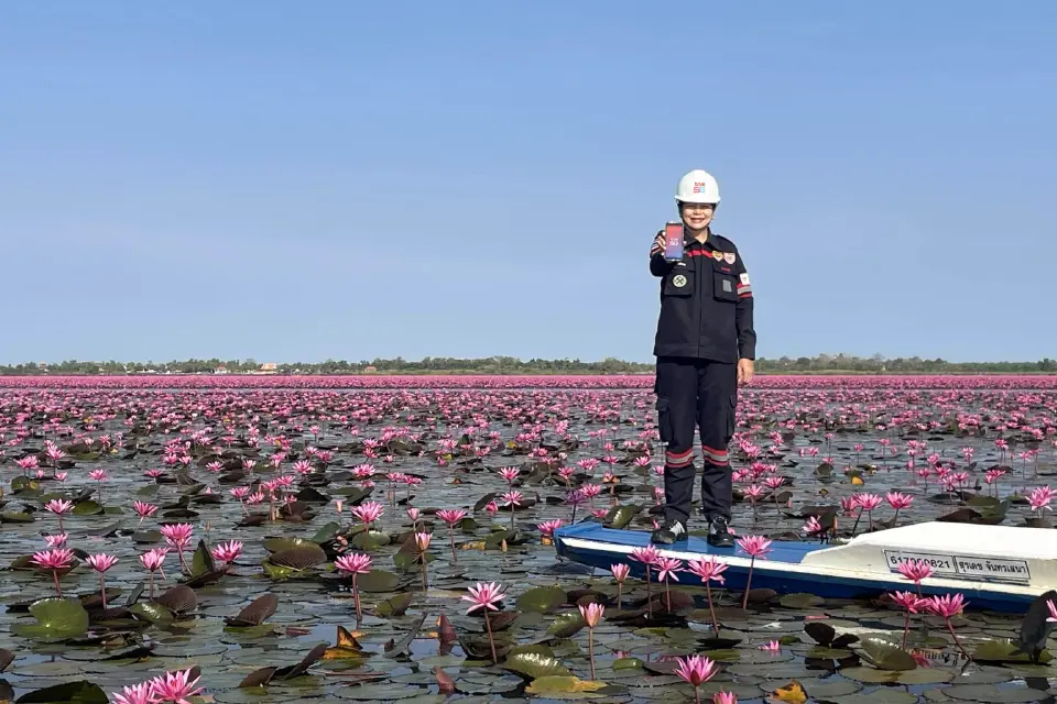 ทรูเสริม 5G ทะเลบัวแดง รับกระแสตามรอยลิซ่า